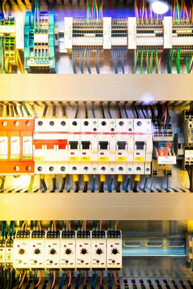 Red de Distribución Eléctrica y Alumbrado General para Naves Logísticas